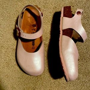 BIRKENSTOCK kids size 3 shoes in pink